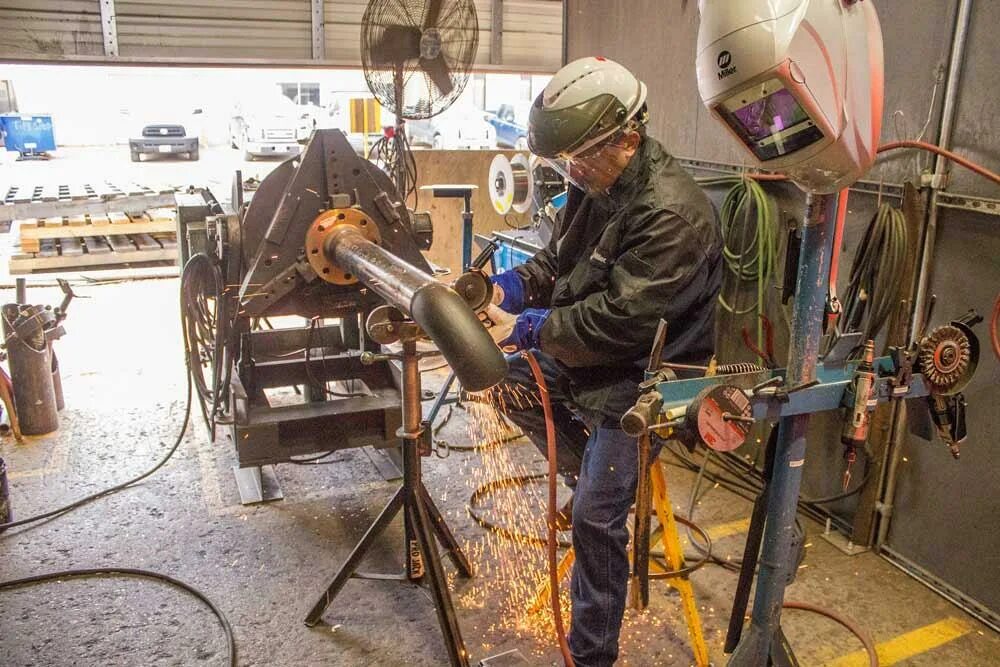 Зачистка кромок труб под сварку. Сварочные головки Pipe Welding Technology. Оборудование для сварки стальных труб. Сборка деталей для сварки. Сборка и сварка трубопроводов