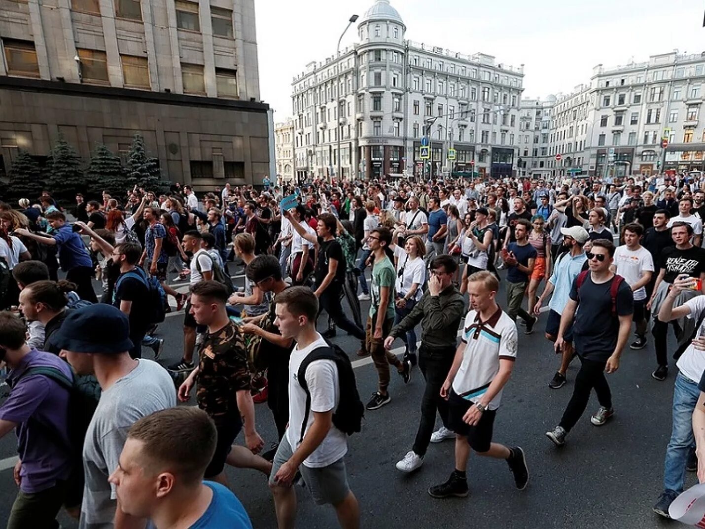 Митинг 10 августа 2019 в Москве. Массовые мероприятия. Толпа на площади. Толпа митинг. Митинг в москве человек