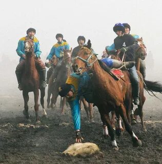Кәрі гейдің орманда жас жігітті сиқыған порно видеосы