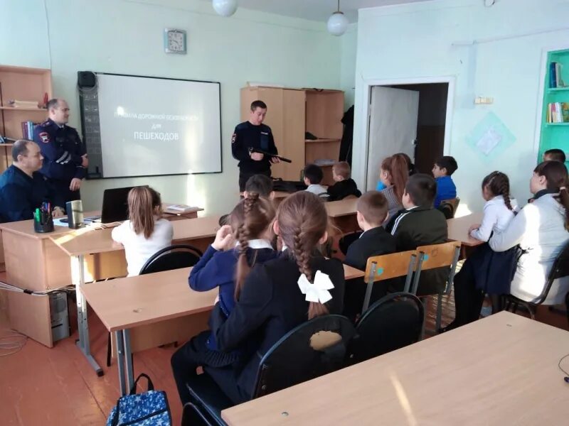 Погода в гостеприимном. Поселок гостеприимный Светлинский район Оренбургская область. Посёлок светлый Оренбургская область Светлинский район. Гостеприимный школа Оренбургской области. СОШ поселок гостеприимный.