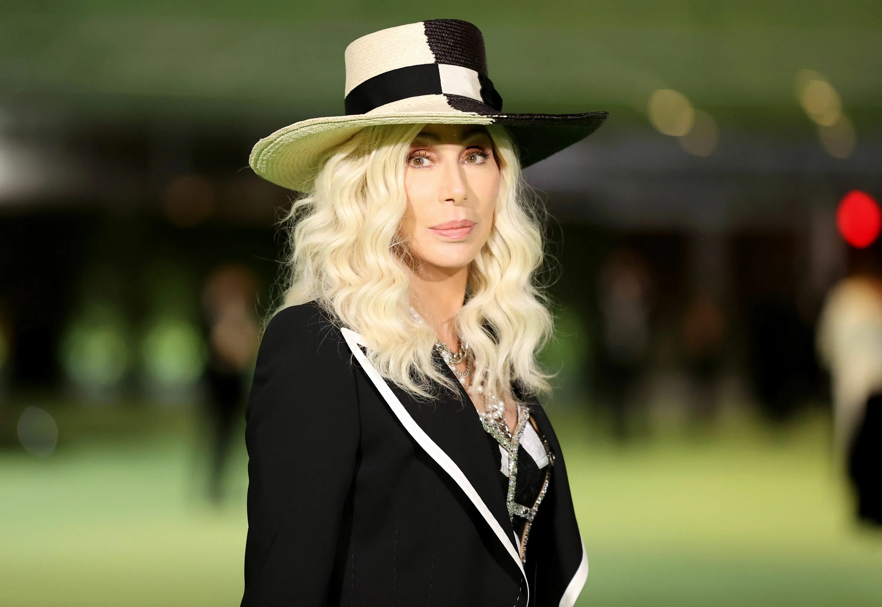 Шер вышла замуж. Шер. cher певица. шер 2025. шер певица сейчас.