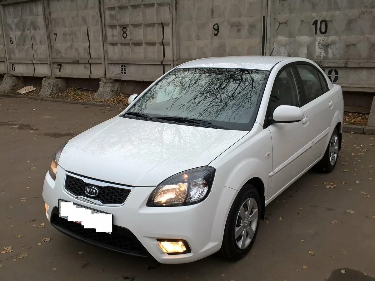 Купить киа рио 2011г. Белая Kia Rio 2011. Киа Рио 2011 года. Kia Rio 2010 белая. Kia Rio White 2011.