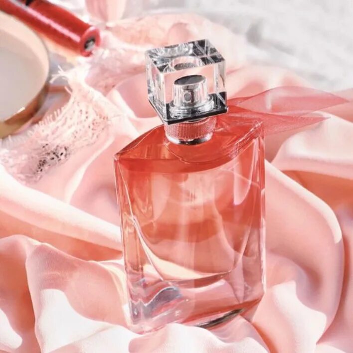 Парфюм розовый флакон. Lancome Rose. Ланком Пинк духи. Духи ланком розовые. Духи в розовом флаконе.