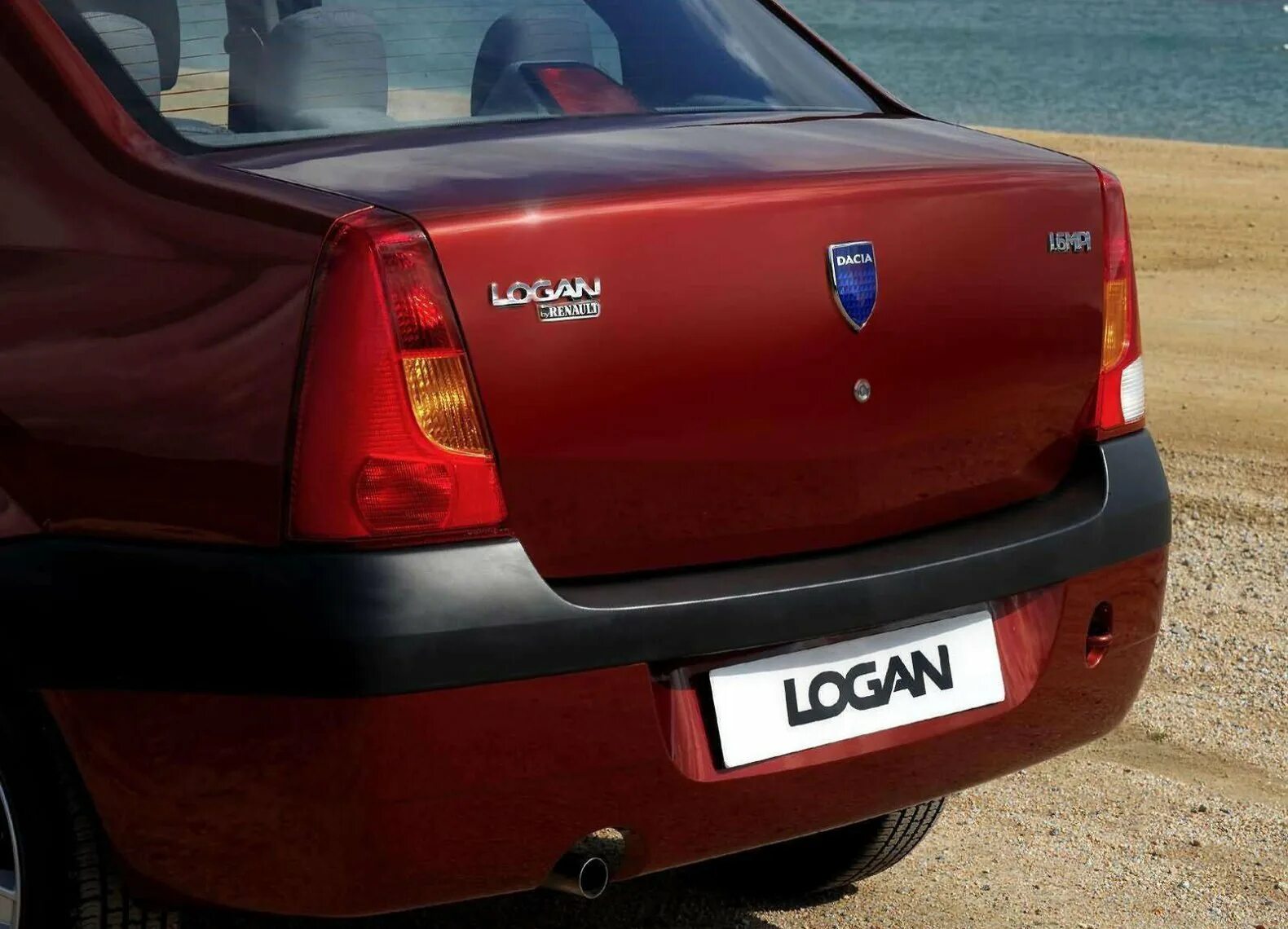 Купить новый Renault Logan II Рестайлинг 1.6 MT (82 л.с.) бензин механика в Моск