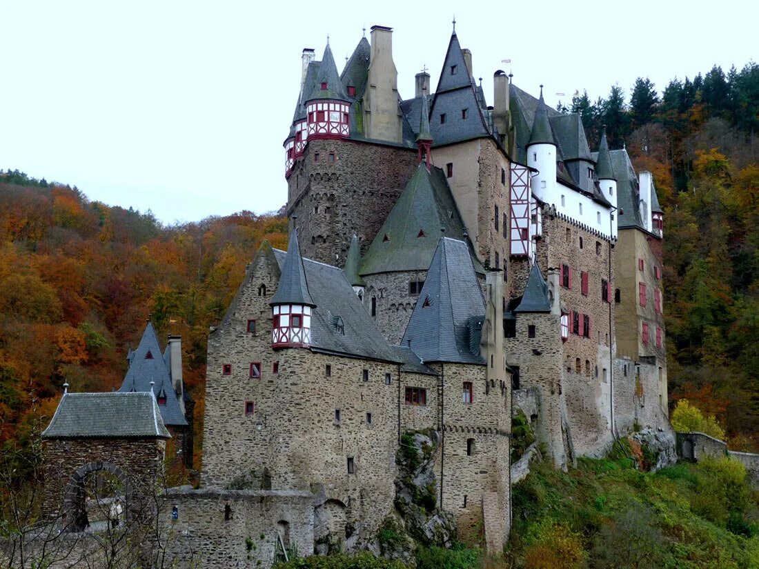 Когда был построен замок. Замок Burg Eltz. Замок Элис Кастл Германия. Эльц Германия. Замок семьи Эльц.