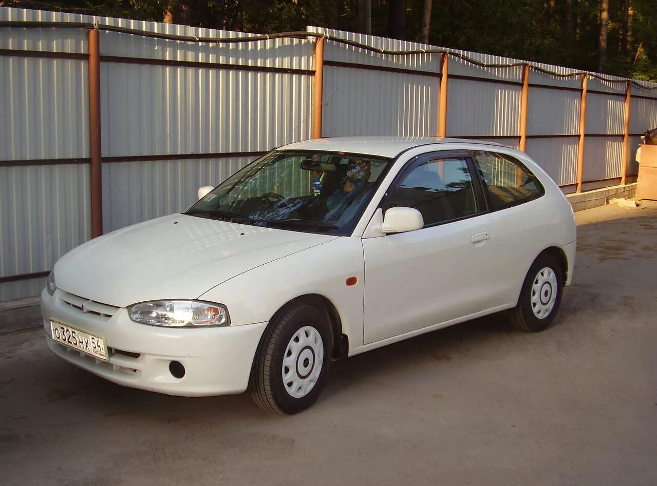 Мираж 2000 года. Mitsubishi Mirage 2000. Митсубиси Мираж 2000 седан. Митсубиси Мираж 2000 купе. Митсубиси Мираж 2000 хэтчбек.