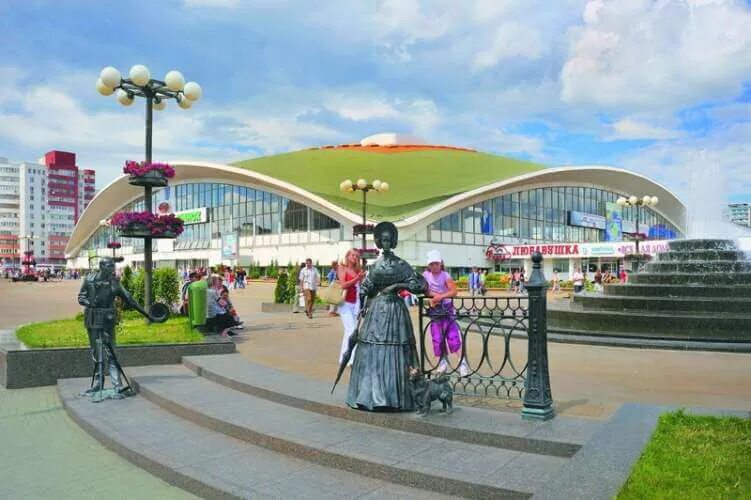 Комаровский рынок в минске. Памятник на комаровском рынке в минске. Рынок комаровка минск. Рынок комаровка минск. Памятник на комаровском рынке в минске.