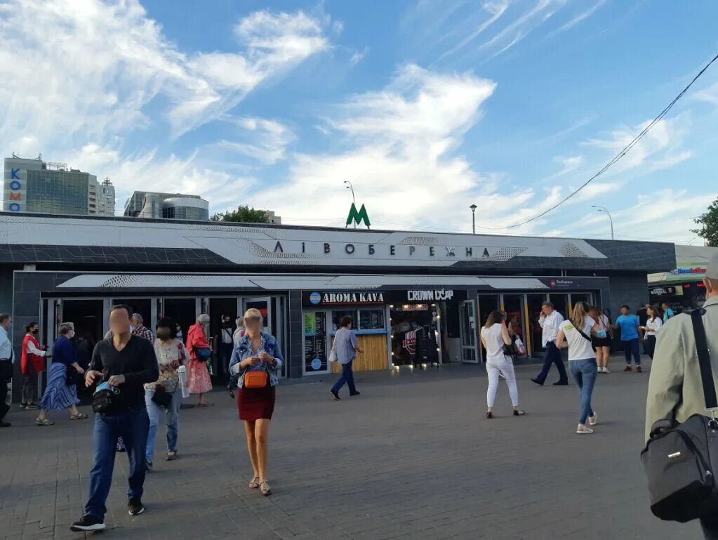 Левобережный какое метро. Левобережная (станция метро). Метро Левобережная Киев. Станция Левобережка Киев. Метро Левобережная Москва.