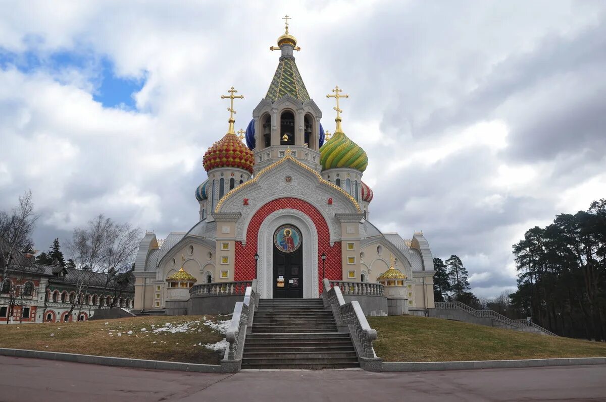 В россии меньше церквей