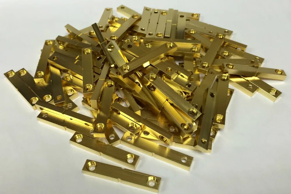 позолоченная мебель. золочение металлических изделий. золочение металла. золотой браслет юверос. сусальное золото технология золочения.