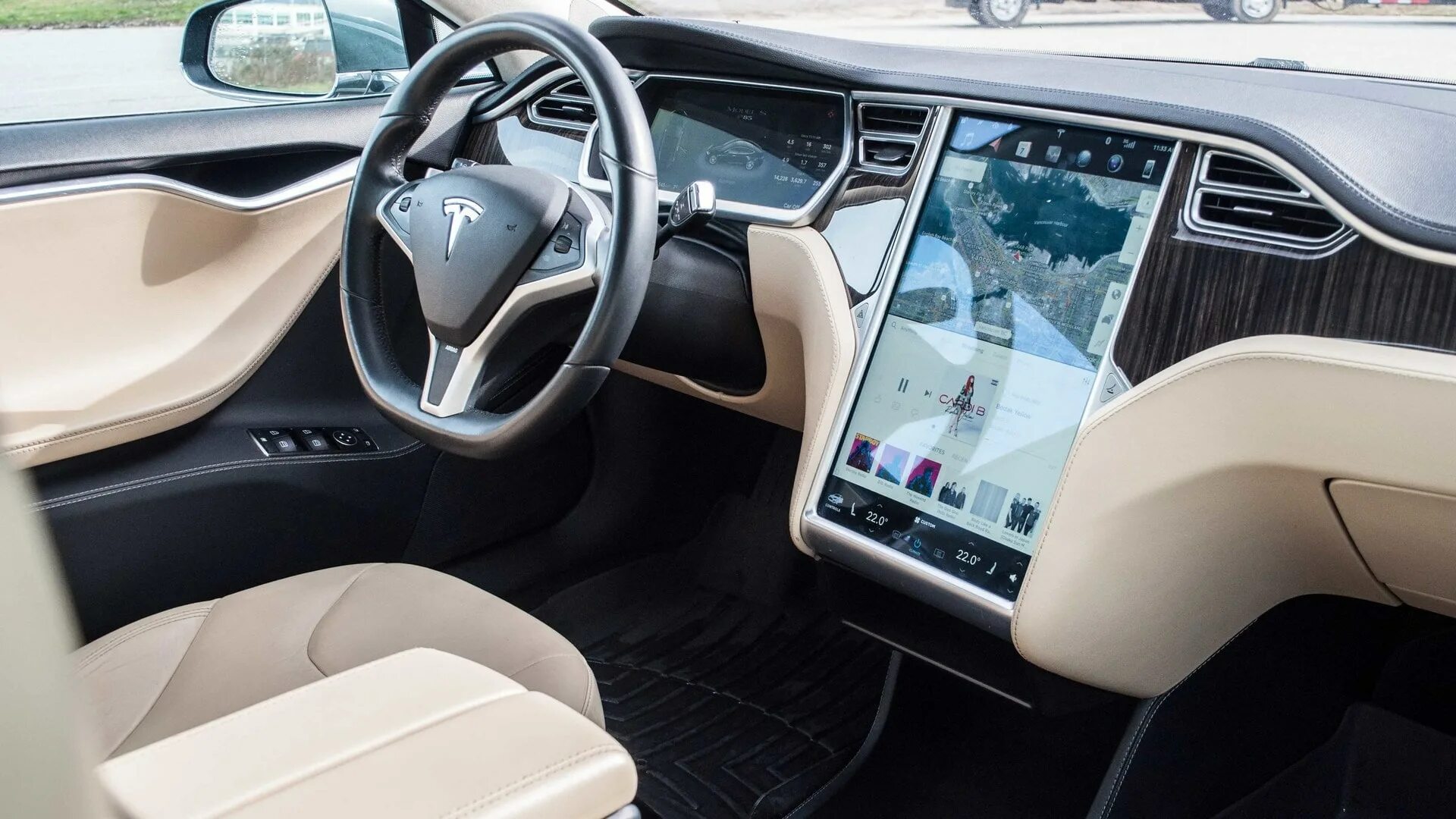 Тесла новая в россии. Тесла модель s салон. Tesla model s Plaid 2021. Tesla model s Interior 2022. Тесла модель s 2022 салон.