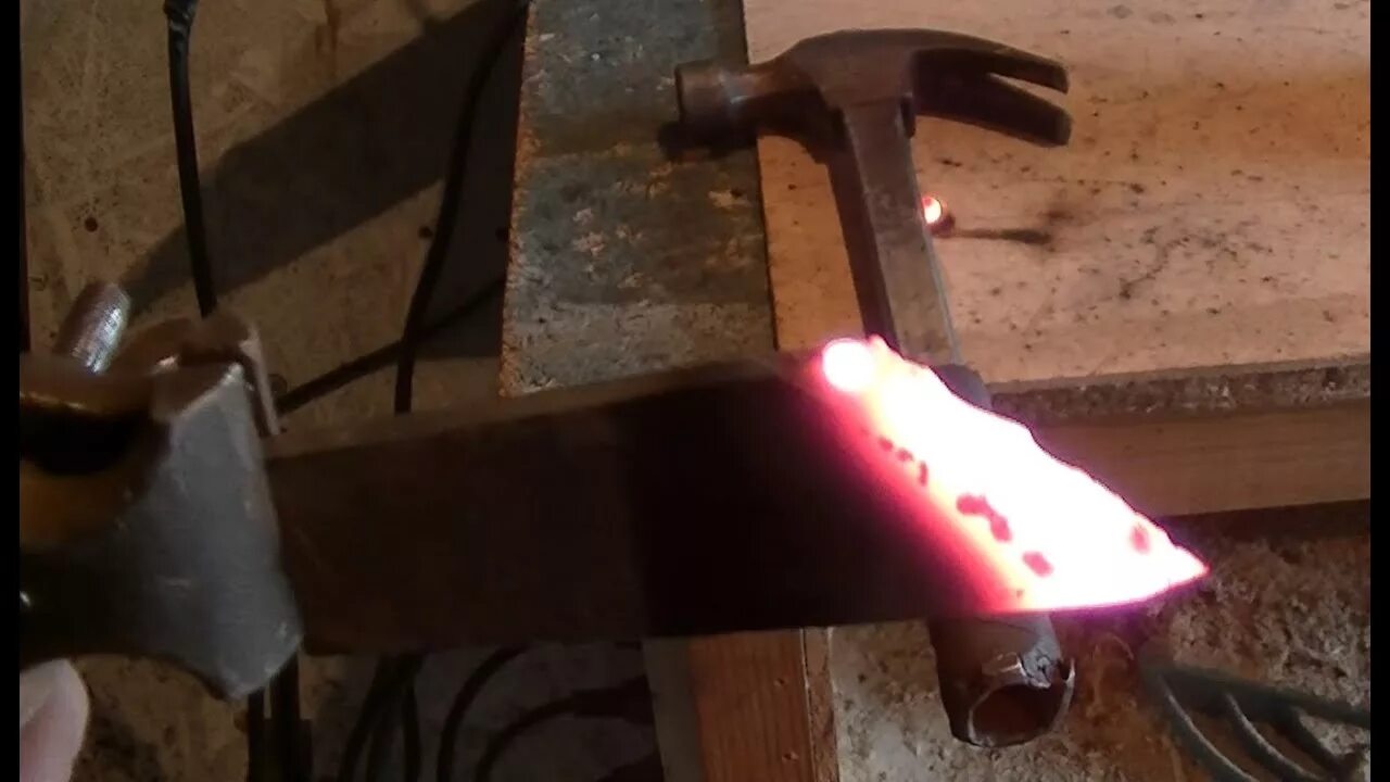 Закалка твч. Охлаждение металла. Газопламенное напыление металла. Закалка ножа горелкой. Плита для закалки металла.