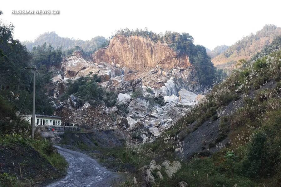 разлом горы. землетрясение v gorax. землетрясение в лесу. горные землетрясения. обвальные землетрясения.