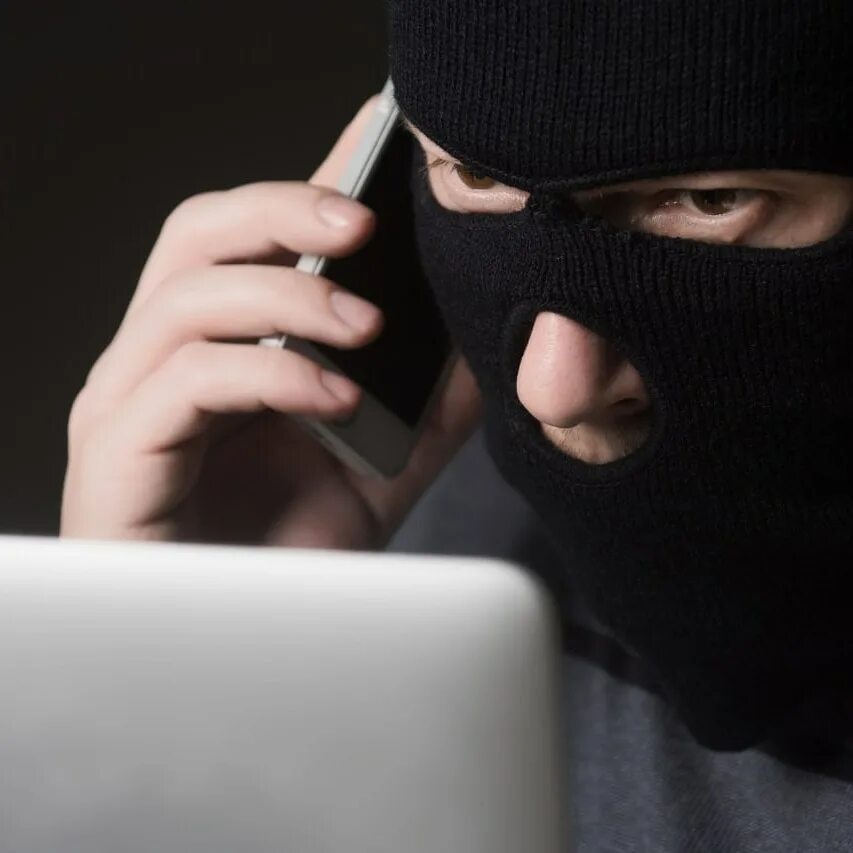 Девушка мошенница. Теефонно емошенничество. Телефонные мошенники. Звонок мошенника. Мошенничество картинки.