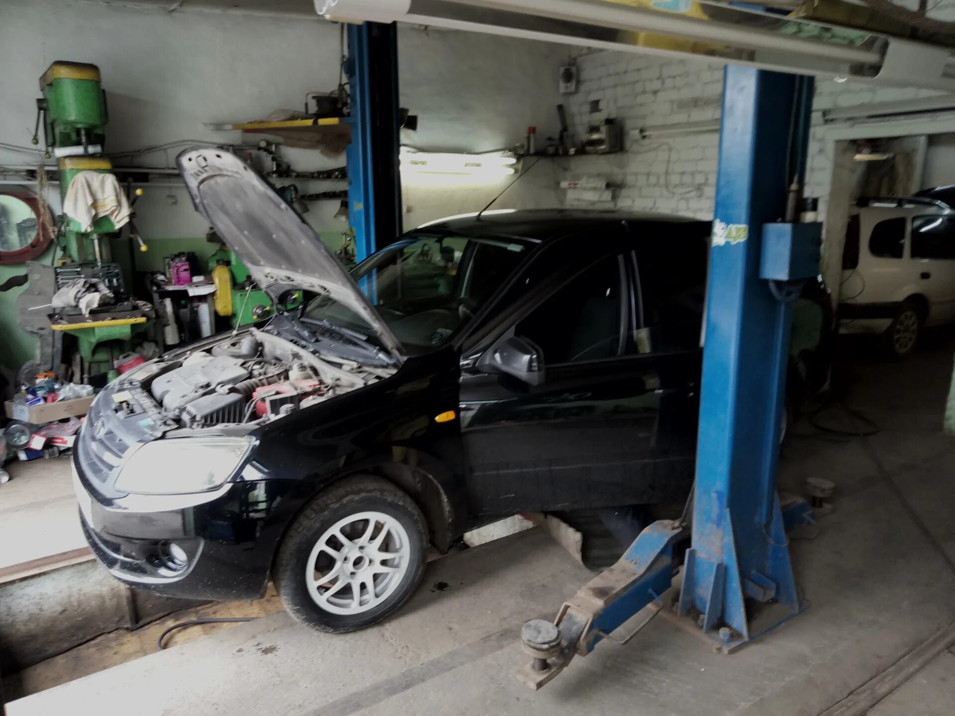 Сапожек ремонтный гранта. Ремонт лады гранты своими руками. Гранта ремонт. Приспособление для ремонта двигателя лада гранта. Ремонт лады гранты своими руками.