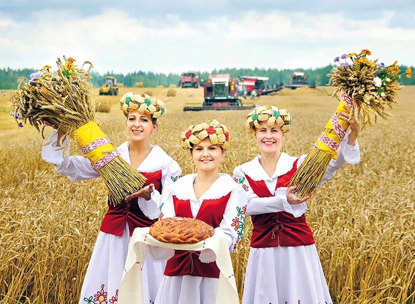 Белорусские национальная культура. Белорусский праздник Дожинки. Дажынкі в Беларусі. Праздник Дожинки в Белоруссии. Национальные праздники Белоруссии Дожинки.