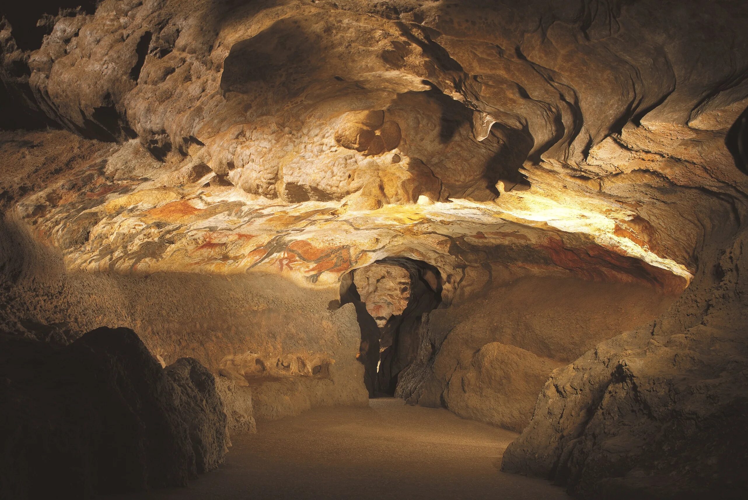 Cave v. Пещера Ласко во Франции. Грот де Ласко. Пещера Альтамира пещера Ласко. Пещера грот де Ласко.