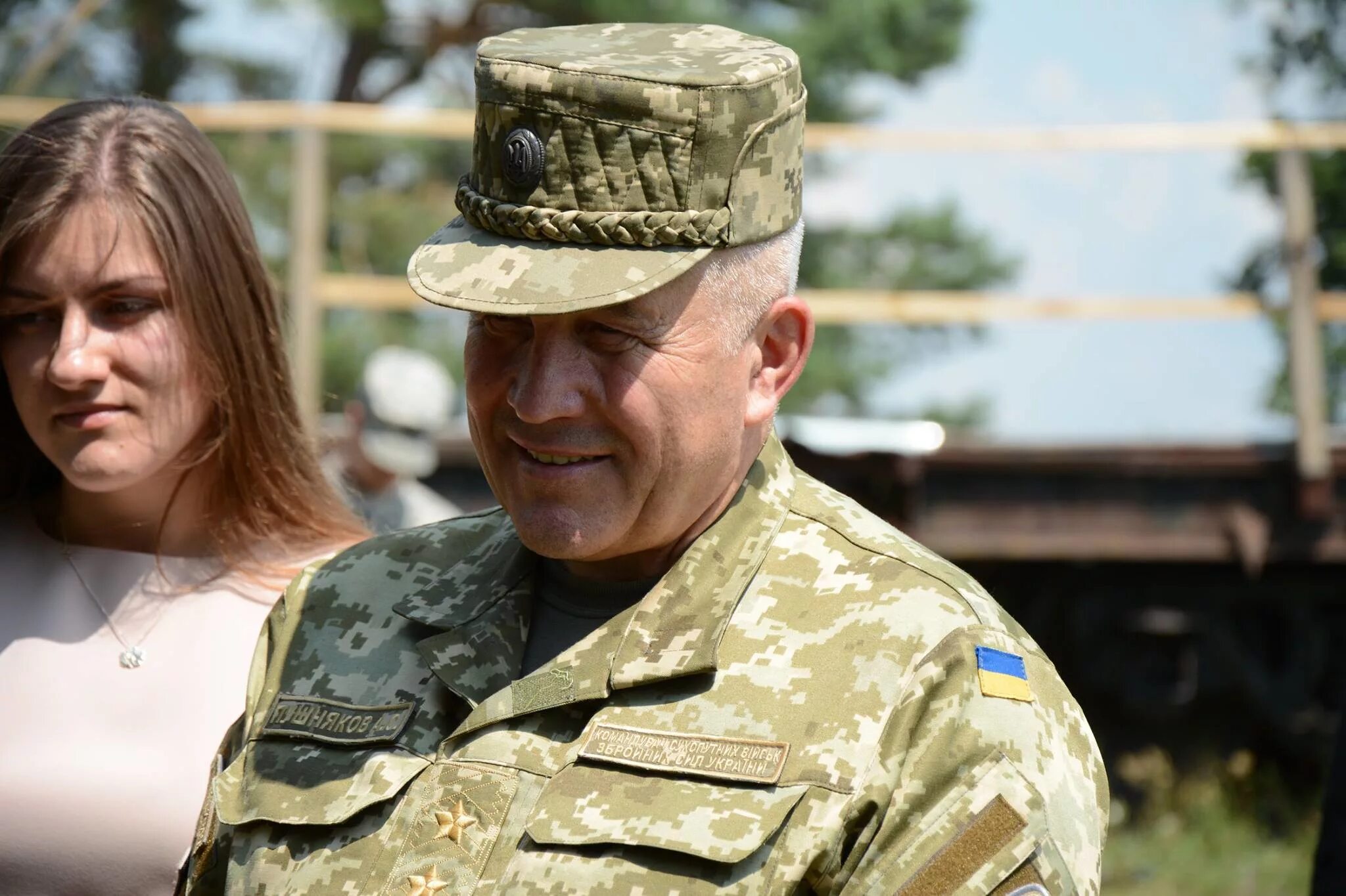 Приезд генерала. Натовский генерал с женой фото.