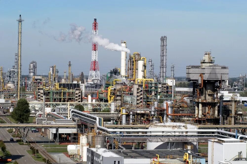Рязанский нефтяной завод. Рязанский нефтяной завод. Нефтеперерабатывающий завод рязань. Роснефть завод рязань. Нефтеперерабатывающий завод рязань.