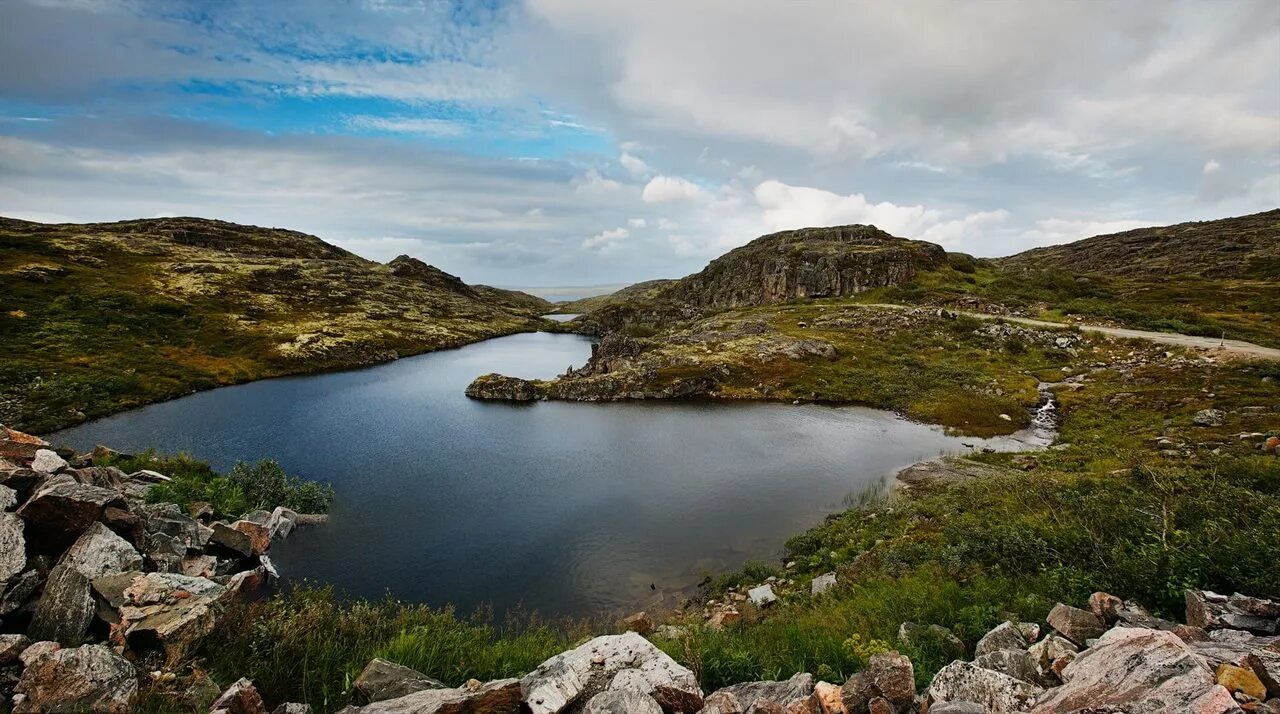 Хибины кольский полуостров природа. Река воронья кольский полуостров. Поселок териберка мурманской. Кольский полуостров териберка. Kolskiy peninsula.