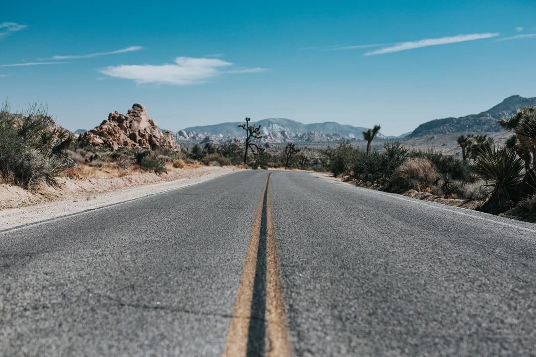 Широкая дорога. Route86. Город мост дорога закат. Горы дорога закат солнце. Открытая дорога.