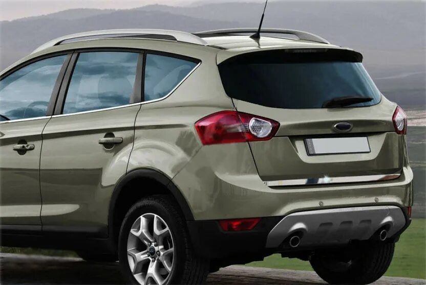 Накладка форд куга. Ford Kuga 2008-2013. Ford Kuga 2008 багажник. Ford Kuga 1 багажник. Хромированные молдинги на Форд Куга 2 поколения.