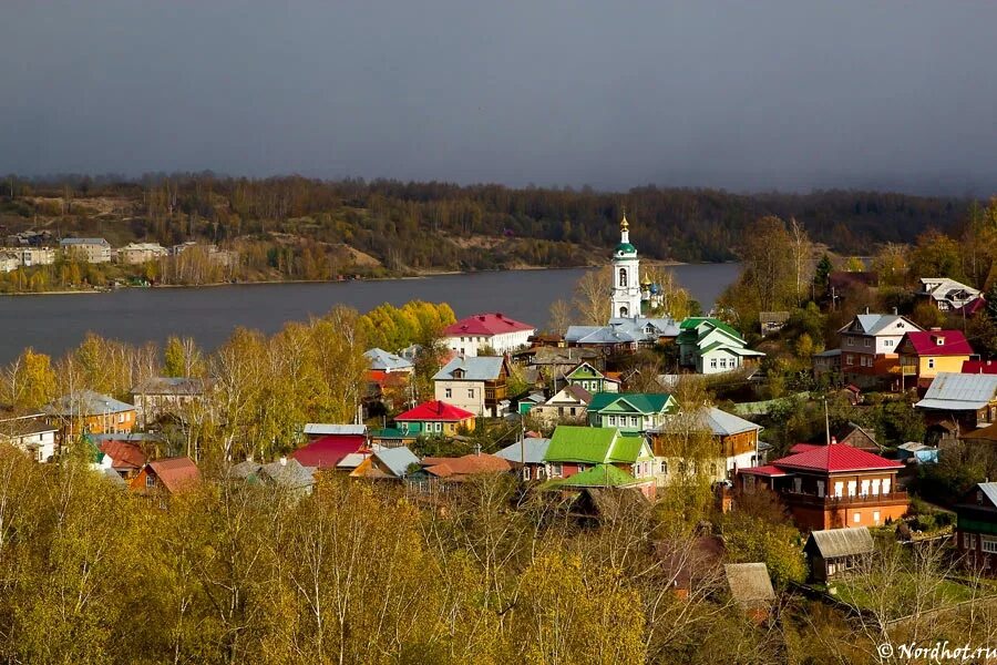 Интересное о городе плес. Плес золотое кольцо. Плёс город золотого кольца. Плёс город золотое кольцо России. Плёс город золотого кольца достопримечательности.