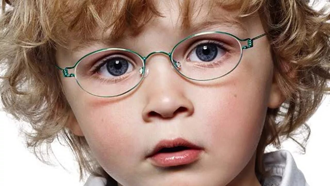Нарушение зрения в 3. Детские очки для зрения. Детские глаза. Дети в очках. Очки для девочки 8 лет.