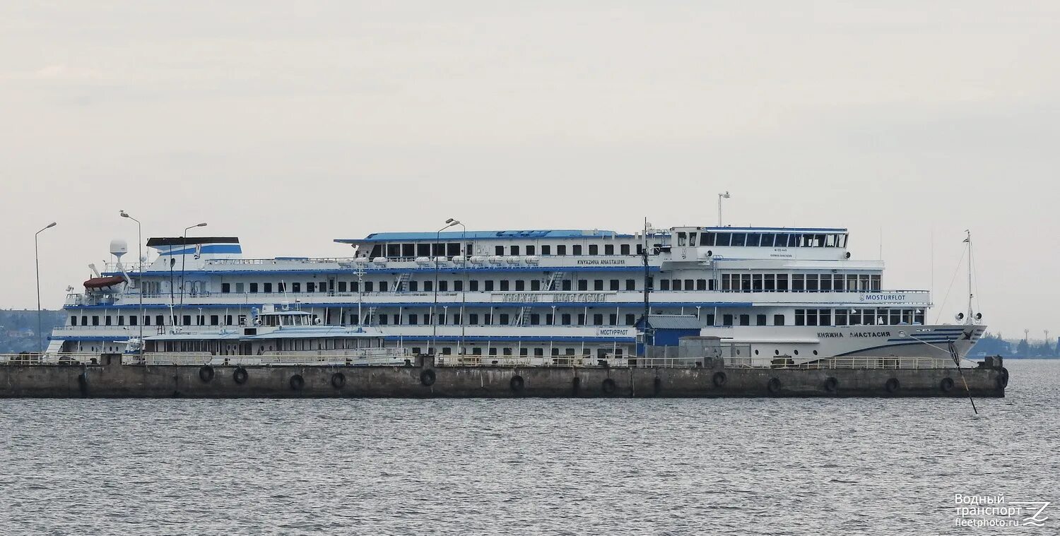 Детям о транспорте. Поезд теплоход. Поезд теплоход. Теплоход габдулла тукай речной вокзал. Что относится к воздушному транспорту.