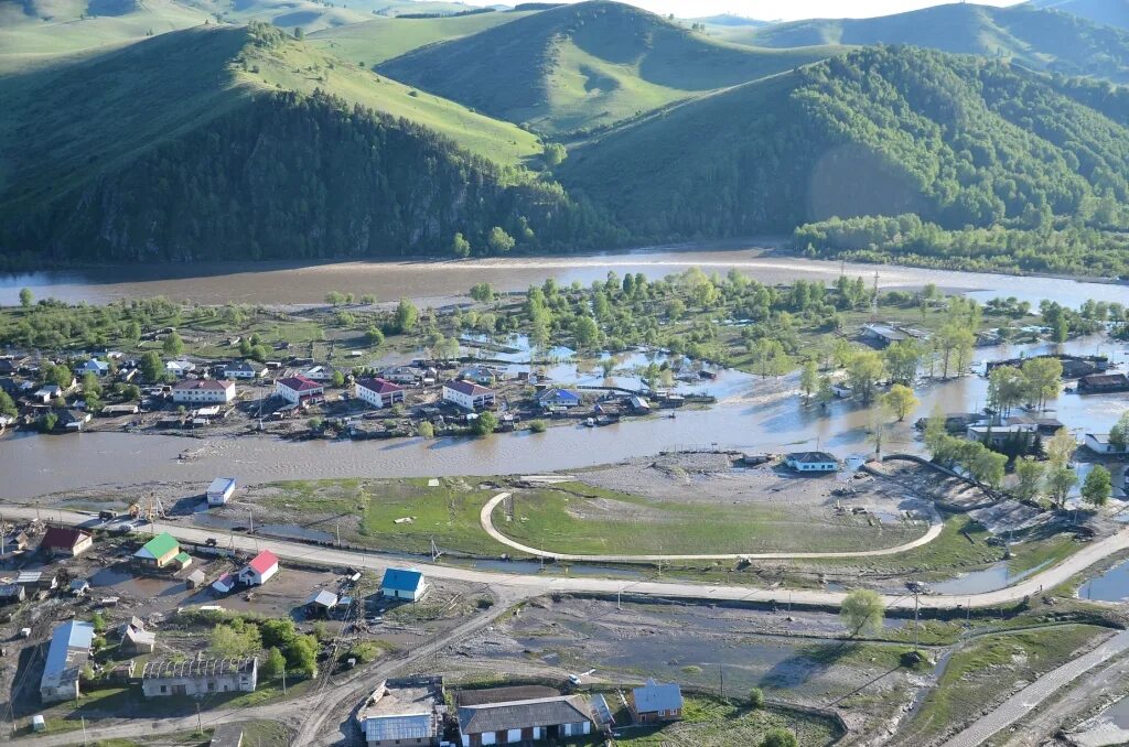 Село чарышское алтайский край. Горный Чарыш, село Чарышское. Поселок Чарыш Алтайский край. Село Чарышское Алтайский. Чарыш Чарышский район мост.