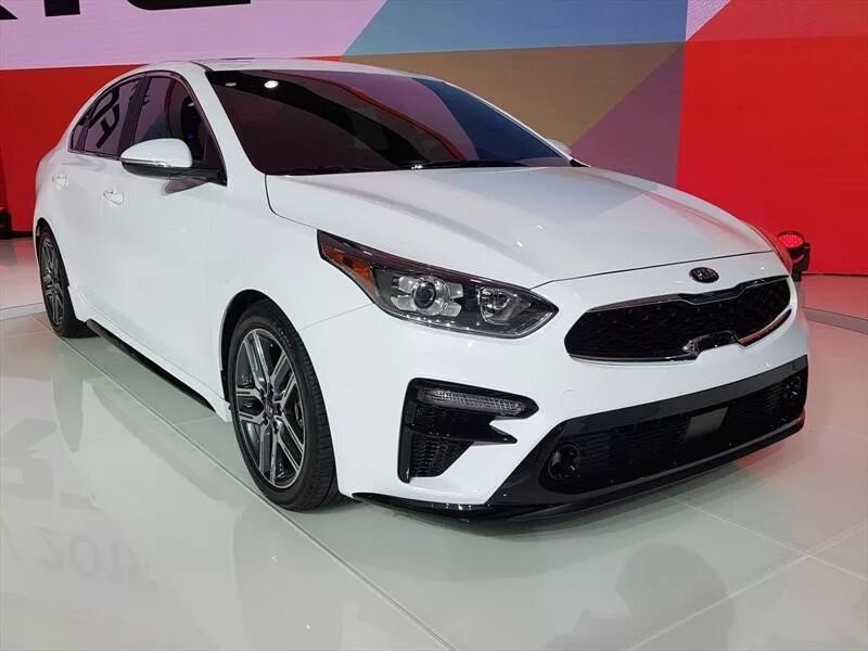 Kia Forte 2019. Kia Forte хэтчбек 2019. Киа Серато 2019. Kia Forte 2019 белый.