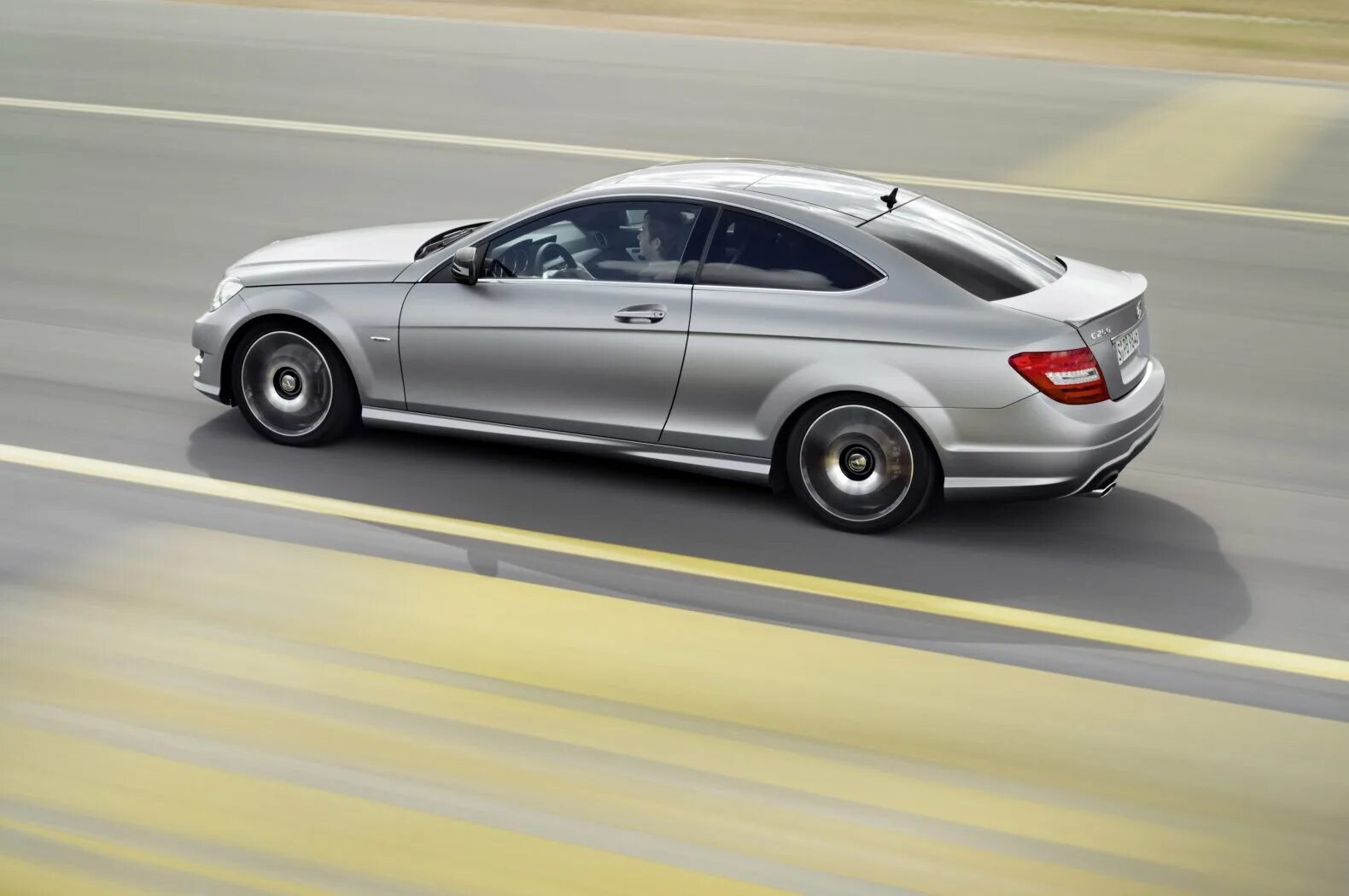 Mercedes c sport. Mercedes c200 coupe. W203 спорт купе. Mercedes c sport. Мерседес c200 4matic.