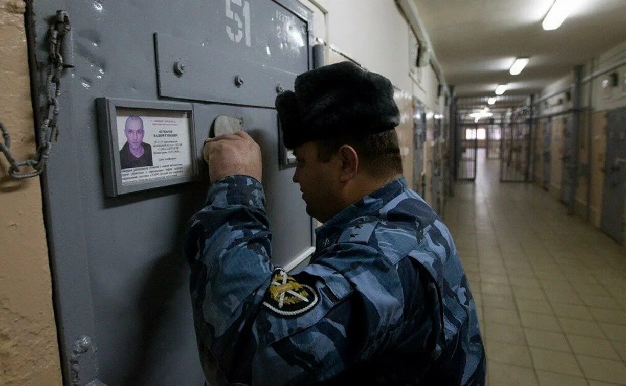 Наблюдать за подозреваемых