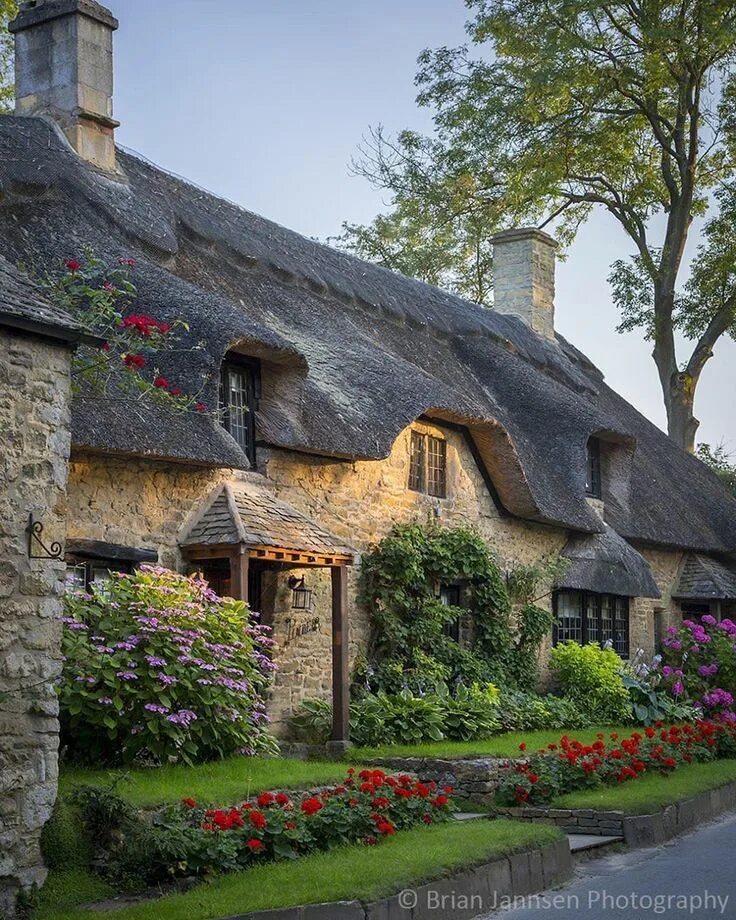 English cottage. English cottage. English cottage. Cottage дом в англии. Сельская англия йоркшир 19 век.