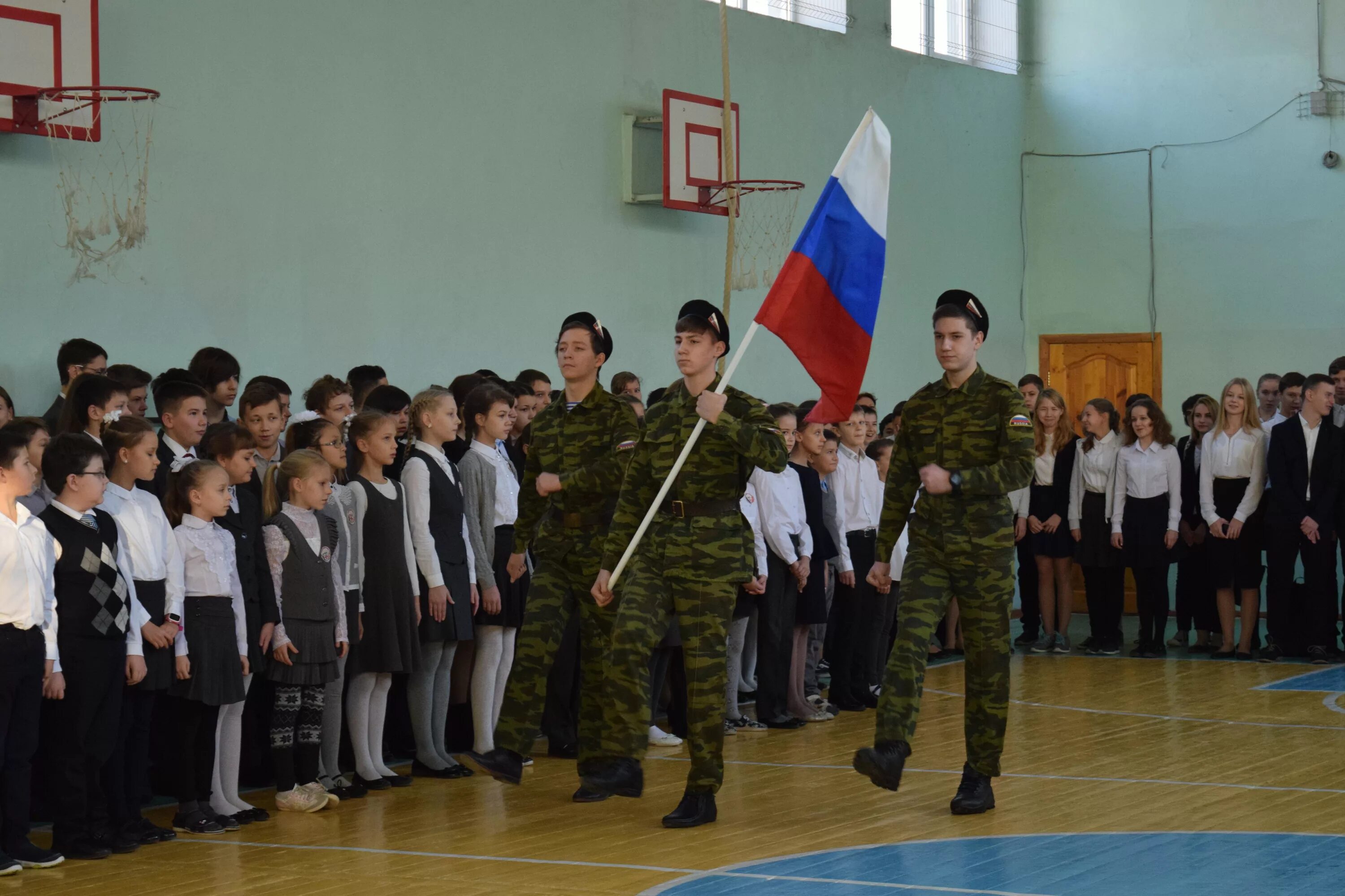 Гимназия 15 советского района Волгограда. Школа 15 Волгоград Советский район. Гимназия 14 Волгоград.