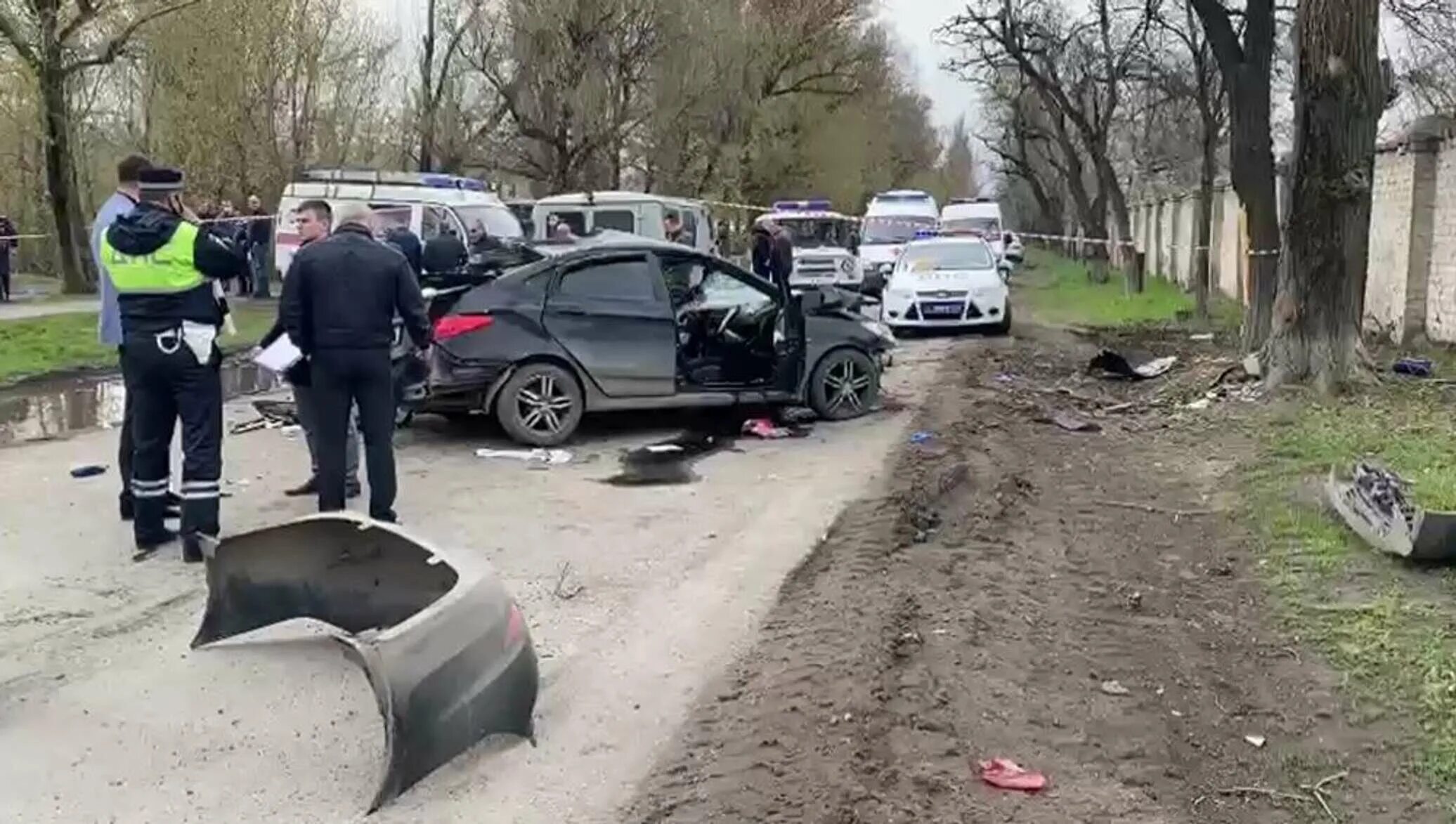 18.04.2021 Авария в Новочеркасске. Новочеркасск авария 2021. ДТП В Новочеркасске 18 апреля 2021 года. Ребенок разбил машину