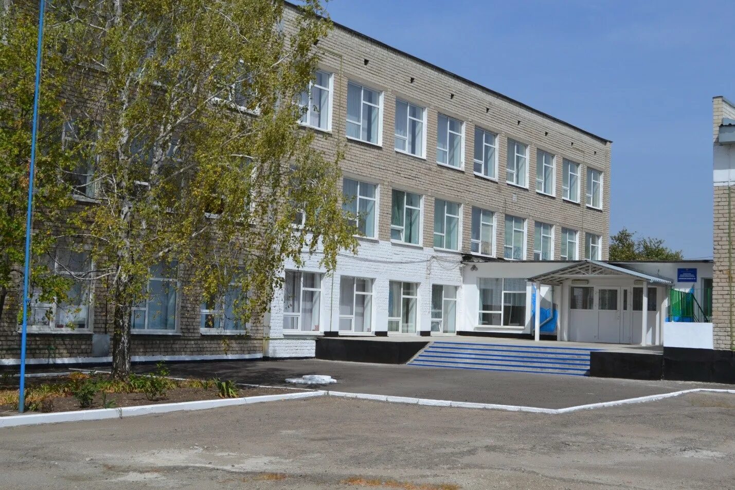 название 10 школы. 31 школа чебоксары. 11 школа петрозаводск. школа 10 город дивногорск. гимназия 10 ржев учителя.