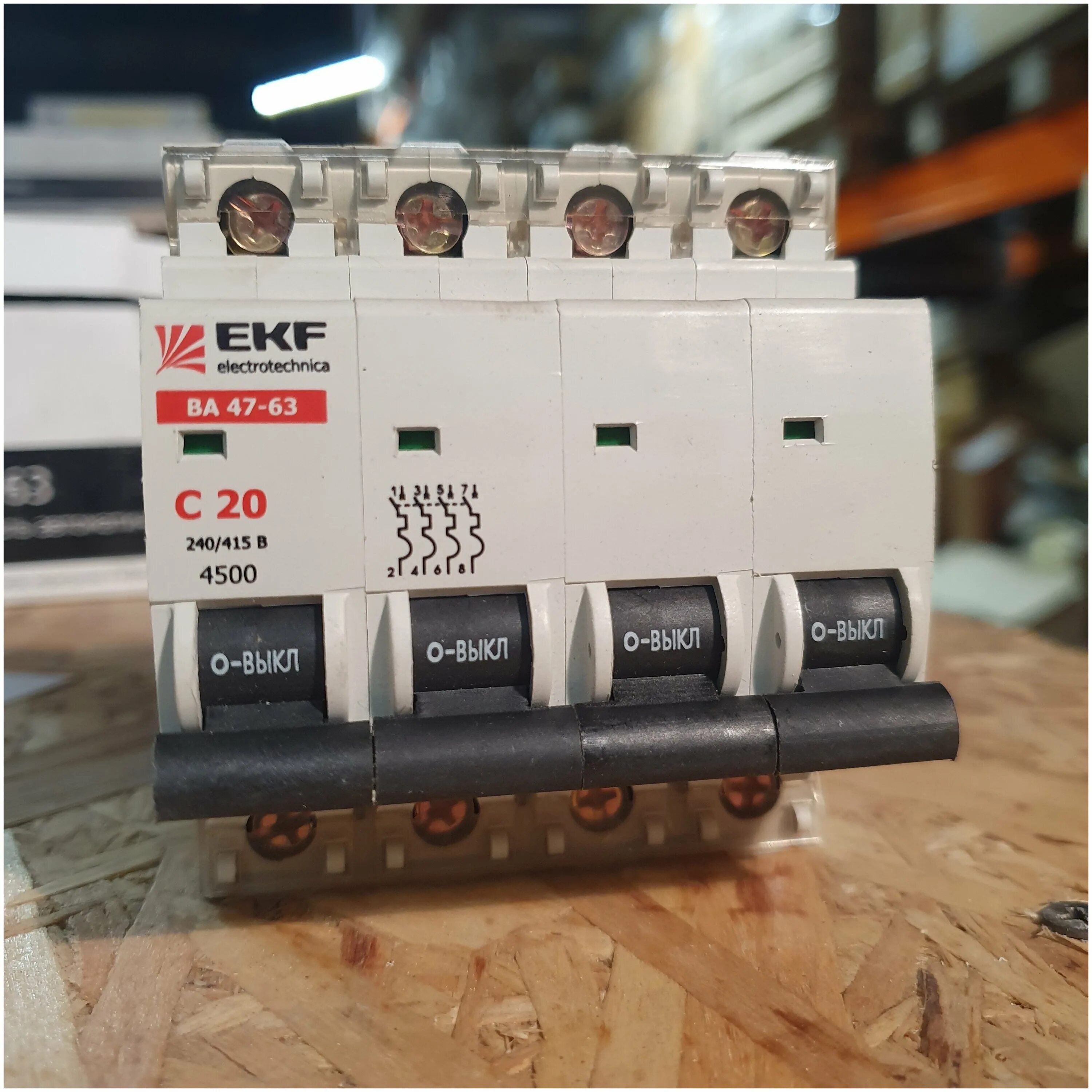 авт. четырехполюсный автоматический выключатель. четырехполюсный автоматический выключатель. Abb sh204l. автоматы schneider electric easy9.