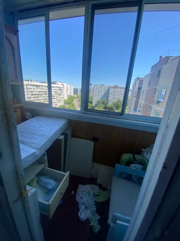 Окно упало в москве. Вид из окна. Дети выпали из окна в москве. Окна в многоквартирном доме. Окно упало в москве.