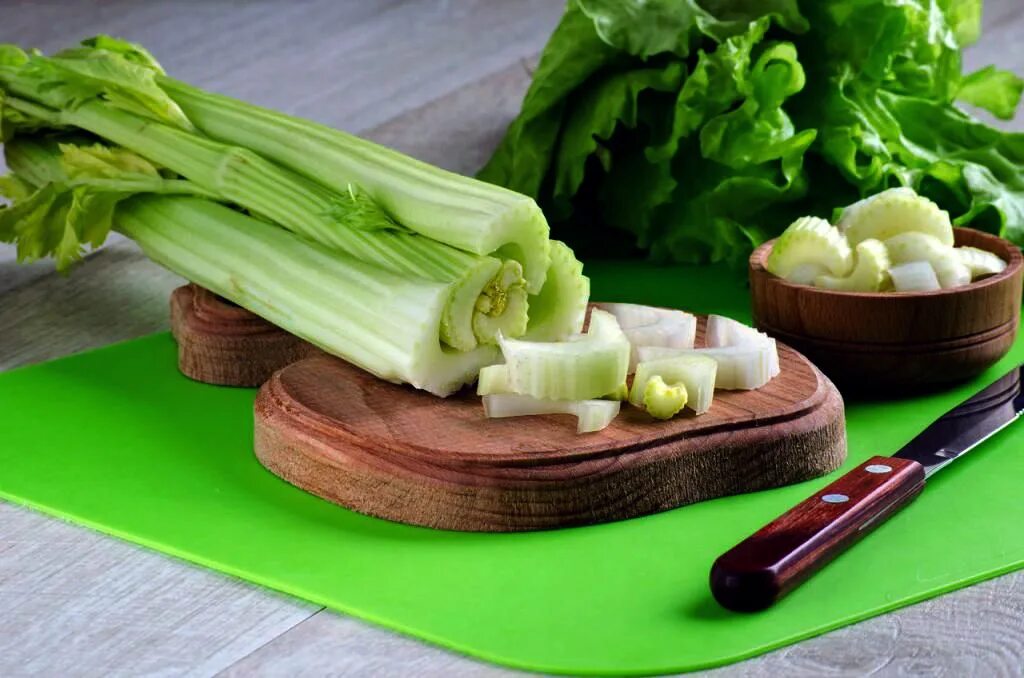 Сельдерей еда. Сельдерей черешковый Королевский. Celery сельдерей. Сельдерей фитнес+ черешковый.