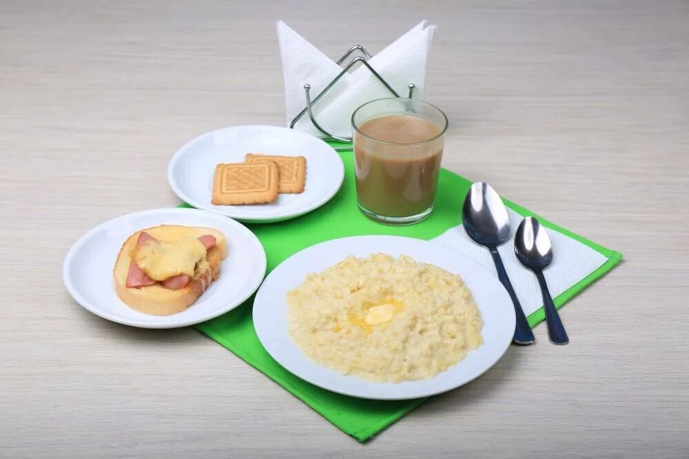Чем завтракать перед школой. Завтрак школьника. Завтрак в детском саду. Здоровый завтрак для школьника. Завтрак детей в детском саду.