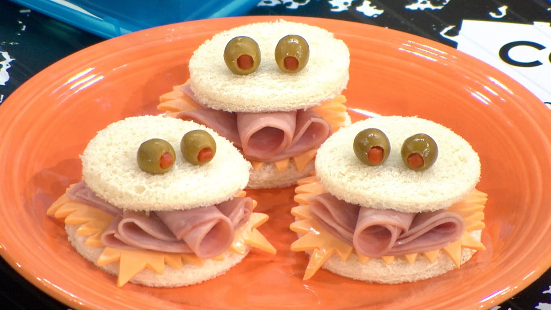 Оригинальные бутерброды для детей. Забавные бутерброды. Бутерброды энгри бердз. Бутерброды с колбасой для детей. Забавные бутерброды.