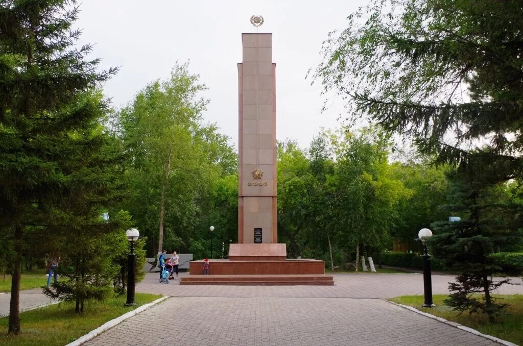 Памятники в петропавловске казахстан. Памятники петропавловск казахстан. Петропавловск казахстан памятник абаю пушкину. Памятники в петропавловске. Петропавловск абай пушкин.