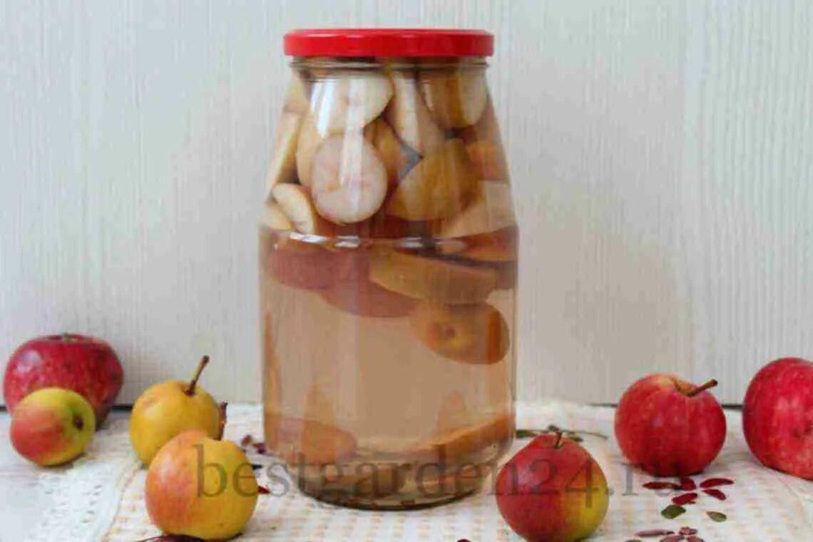 Варёные яблоки на пару. Компот из яблок и груш сколько сахара. Компот из яблок и груш сколько сахара. Яблочный компот из свежих яблок. Компот из груши на зиму на 3 литровую банку.
