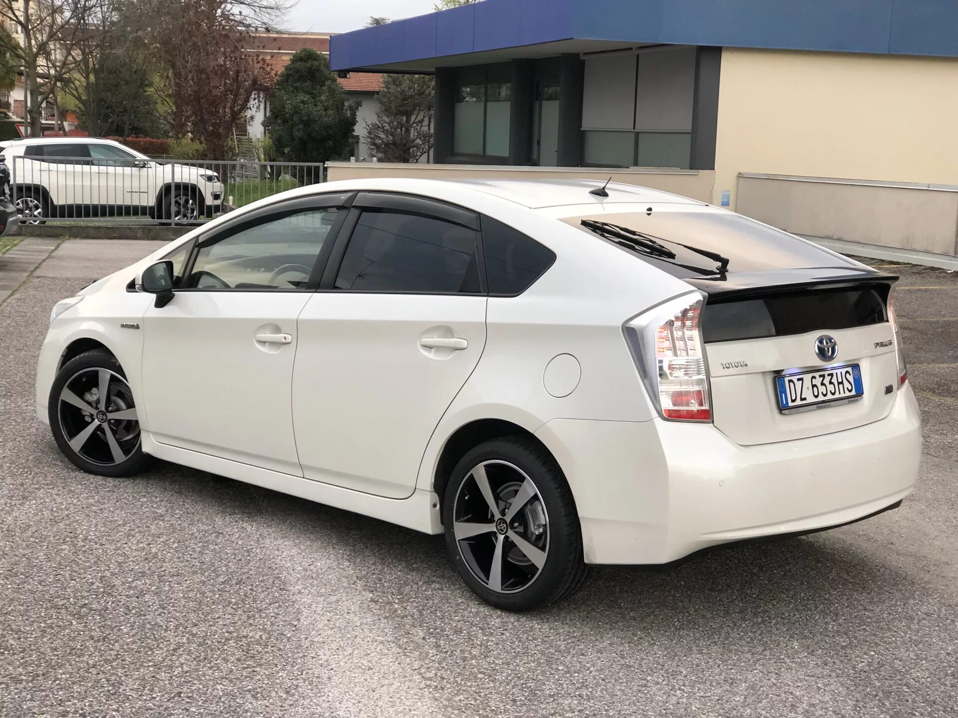 Prius 30 купить. Диски Тойота Приус 30. Приус 30. Toyota Prius 30 литье. Prius 30 r18.