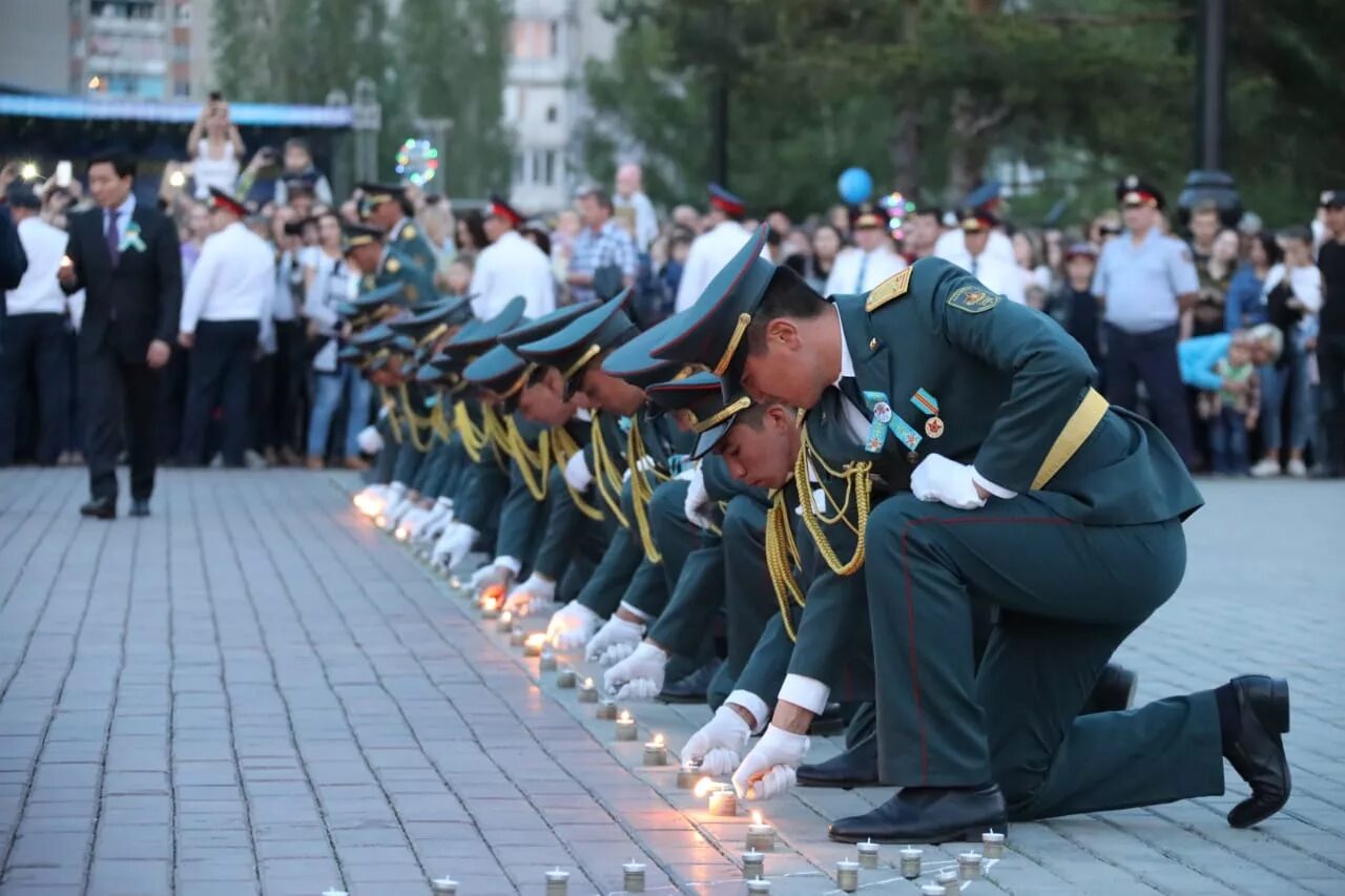 Какой праздник в феврале в казахстане. День Победы в Казахстане. Торжественное мероприятие ко Дню Победы. Торжественное мероприятие в Казахстане. Армия Казахстана на 9 мая.