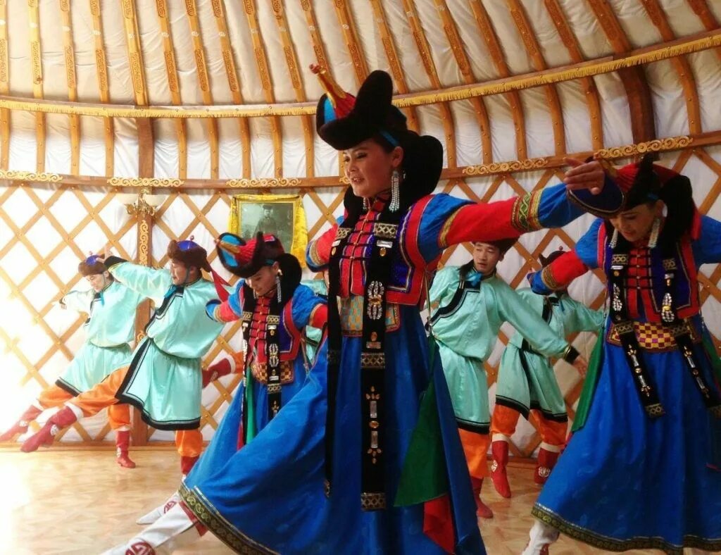 Монгольский народный танец биелгээ. Монгольский народный танец биелгээ. Монгольский танец. Народный танец биелгээ. Монгольский костюм танцевальный.