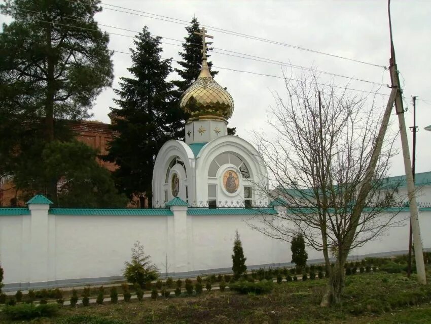 Г апшеронск краснодарского. Монастырь иконы Божией матери «Нерушимая стена» (Апшеронск). Апшеронск Краснодарский край. Апшеронский монастырь. Апшеронск Церковь.