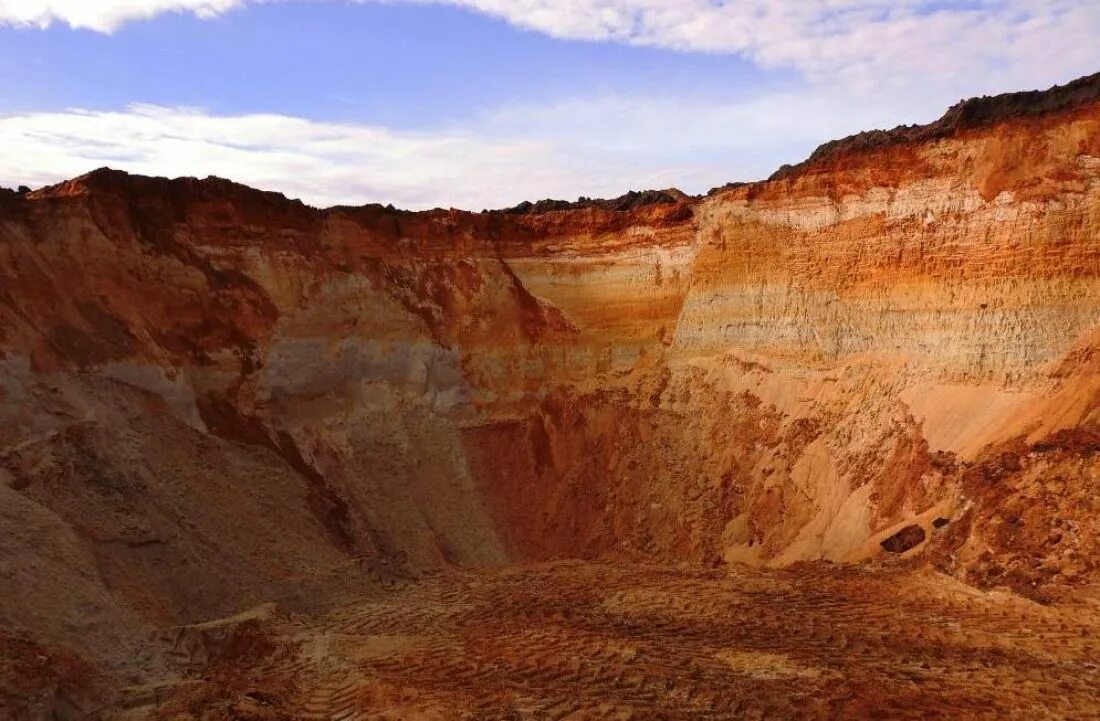 Глиняный карьер йошкар ола. Вятское гончарство. Добыча глины в карьере. Диатомовый завод инза. Зеленая глина.