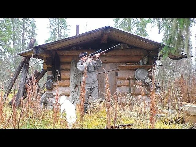 Глухая тайга зимовье лесника. Охота и рыбалка в глухой тайге видео. Рыбак в тайге. Стройка в тайге. Изба охотника в тайге.